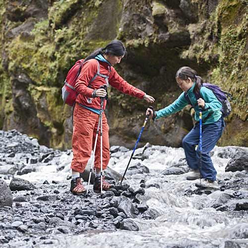 Hiking over a river ©Thorsten Henn